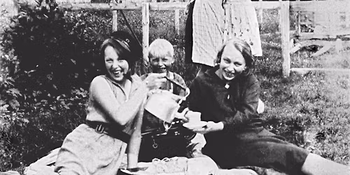 Teaterforestilling - "Kvinnestemmer fra elva"