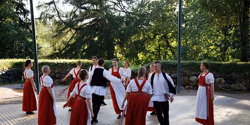 Kansantanssia Kesäteatterilla! Free Folk Dance Concert 💚