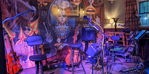 STRAIGHTB3NDS @ Rowells Drinking Emporium