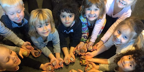 \u00c5bent hus: Unders\u00f8g sten og sm\u00e5dyr dyr med familien - ogs\u00e5 i efter\u00e5rsferien!