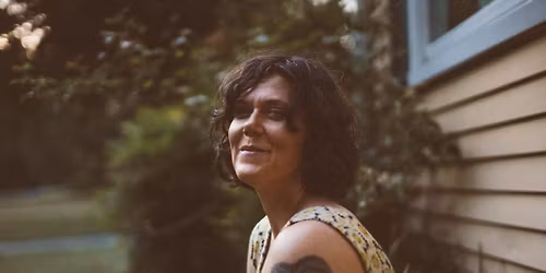 LILLY HIATT (LOS \u00c1NGELES, USA) [10\u00aa EDICI\u00d3N CAJAS DE M\u00daSICA]