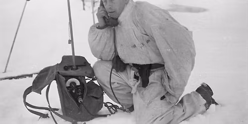 Tysv\u00e6r senioruniversitet- "Fotografen- i krig og kj\u00e6rleik"-v\/ Frode Fimland  og Hanne Sophie Greve