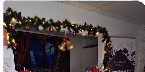 Free pictures with Santa Claus. Bring the kids