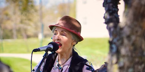 Cooie Sings at Art On Park