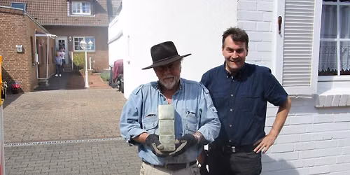 Rundgang zu den Stolpersteinen und dem Denkmal f\u00fcr die Juden in Gustorf-Gindorf 