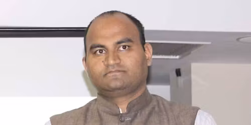 \u201e\u0421\u043a\u0440\u0438\u0442\u0438\u044f\u0442 \u0432\u044a\u0442\u0440\u0435\u0448\u0435\u043d \u043e\u0433\u044a\u043d \u2013 \u043a\u0430\u043a \u0433\u043d\u0435\u0432\u044a\u0442 \u0441\u0435 \u043f\u0440\u0435\u0432\u0440\u044a\u0449\u0430 \u0432 \u0431\u043e\u043b\u0435\u0441\u0442. \u0419\u043e\u0433\u0430, \u043a\u0430\u0442\u043e \u043f\u044a\u0442 \u043a\u044a\u043c \u0438\u0437\u0446\u0435\u043b\u0435\u043d\u0438\u0435.\u201c