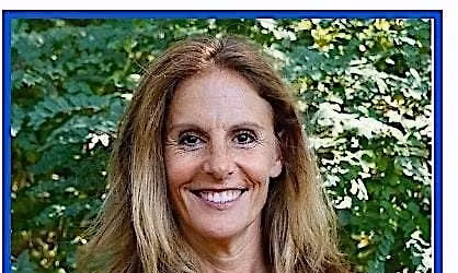 Moderate Vinyasa Flow with Lynne Buscher