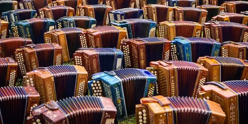 Konsert med torader- og trekkspelelevar i Lom og Skj\u00e5k Kulturskule