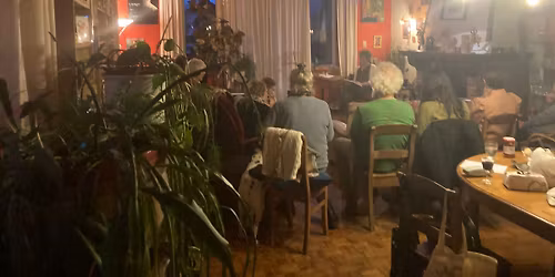 Sc\u00e8ne ouverte, au coin du feu