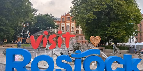 Kunsthandwerkermarkt Universit\u00e4tsplatz Rostock
