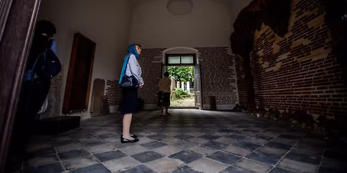 M\u0171v\u00e9szek, keresked\u0151k, rabbik \u00e9s m\u00e1rt\u00edrok 2025.11.16.