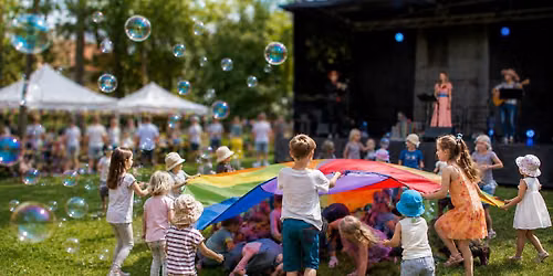 Rodzinny piknik artystyczny