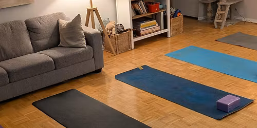 CHRISTMAS YOGA NEAR HIGH PARK & HOT CHOCOLATE