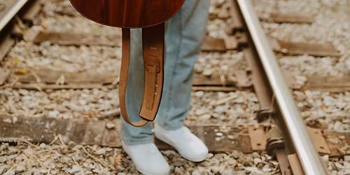 Lewie live at Wings Etc