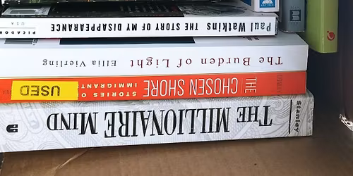 Senior Mondays: Discounts, Prizes & Cozy Bookstore Vibes!