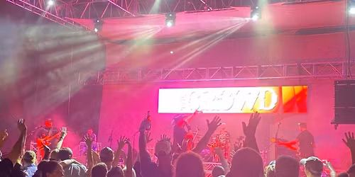 90s Country Experience at Rowdy Creek Ranch: The Crowd