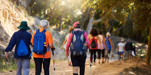 Caminata con un entrenador de salud