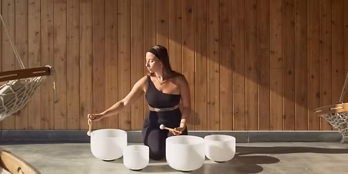 Bain sonore suspendu \/ Floating sound bath