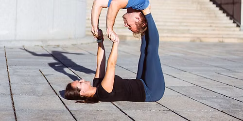 Kurz AcroYogy pro m\u00edrn\u011b pokro\u010dil\u00e9
