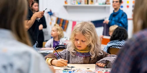Familjes\u00f6ndag med visning och verkstad