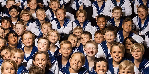 S\u00f8lvguttene synger julen inn