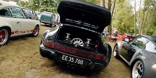 Car boot sale - Classic Car House tr\u00e6f