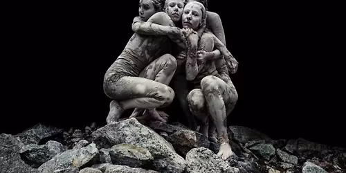 H\u00e4t\u00e4tila \u2013 Esitys sodan raunioista ja syd\u00e4men palosta