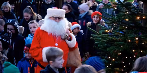 Juletr\u00e6st\u00e6nding p\u00e5 Landsbytorvet 2025