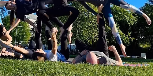 Prova p\u00e5 Acroyoga \u2013 Kulturnatten i Botaniska