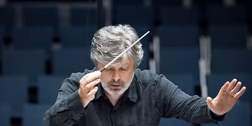 MacMillan \u00e1 Myrkum