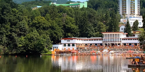 PETRECERE de M\u0102R\u021aI\u0218OR \u0219i ZIUA FEMEII la SOVATA \u0219i MOC\u0102NI\u021aA din SOVATA