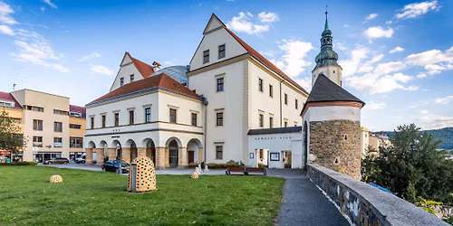 Komentovan\u00e1 prohl\u00eddka Z\u00e1mku Hranice