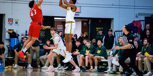 Parking NJIT Highlanders at Vermont Catamounts Mens Basketball