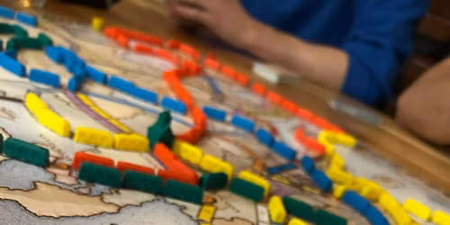 6ESTKOM\u00c1NIE \u2013 v\u00edkend deskov\u00fdch her v opavsk\u00e9m Obecn\u00edm dom\u011b