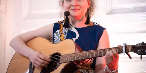 T\u00e9lire eltett mosoly - Bert\u00f3ti Johanna adventi koncertje