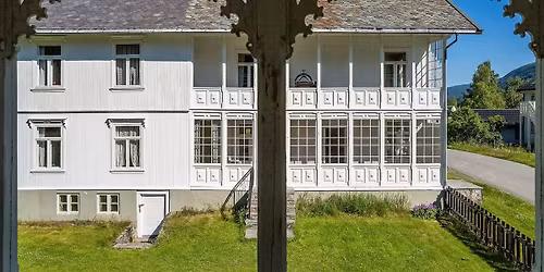 Romantikk p\u00e5 Bl\u00e5flat gard