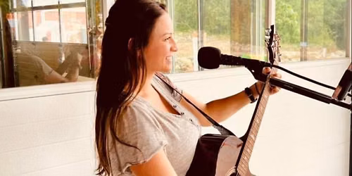Brooke Nunn at Yetti's