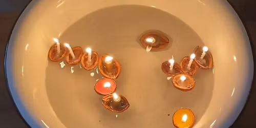 Komentovan\u00e9 prohl\u00eddky v\u00e1no\u010dn\u011b vyzdoben\u00e9ho selsk\u00e9ho staven\u00ed 