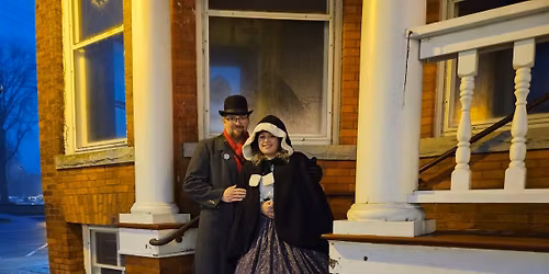 Two Leaf Clover at The Holly Dickens Festival