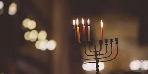 MAZSIKE HANUKA \u00c9S BOTLAT\u00d3K\u0150 TAL\u00c1LKOZ\u00d3