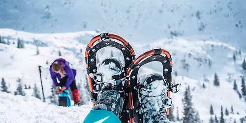 H\u00f3talpas t\u00fara a Schneebergre (2076 m) kar\u00e1csonyi hangulatban