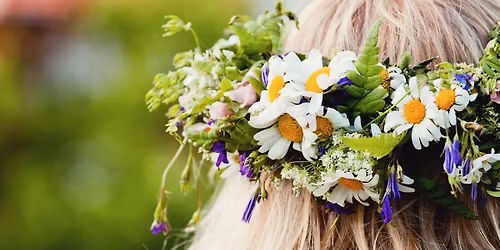 Midsommarfirande i W\u00e4m\u00f6parken
