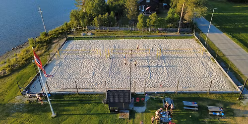 Klargj\u00f8ring av sandvolleyballbanene