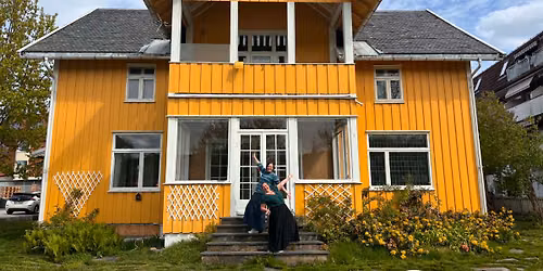 Gr\u00f8nn hagefest med bokbad og verksted