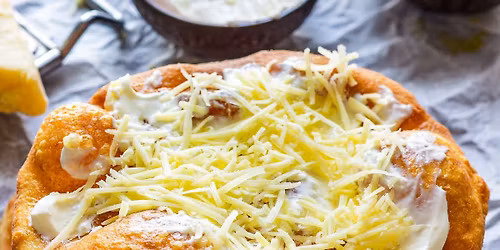 Langos workshop - COMMENT FAIT-ON DES L\u00c1NGOS ? HOW IS L\u00c1NGOS MADE?