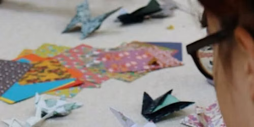 Atelier origami : confection d'un bouquet de fleurs et son vase en papier