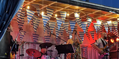 Deja Groove at The Thirsty Crow