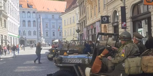 Razstava starodobnih voja\u0161kih vozil v stari Ljubljani