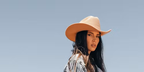 India Martinez in \u062f\u0628\u064a