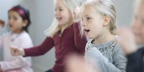 Sm\u00e5 synger sammen i Frederikshavn